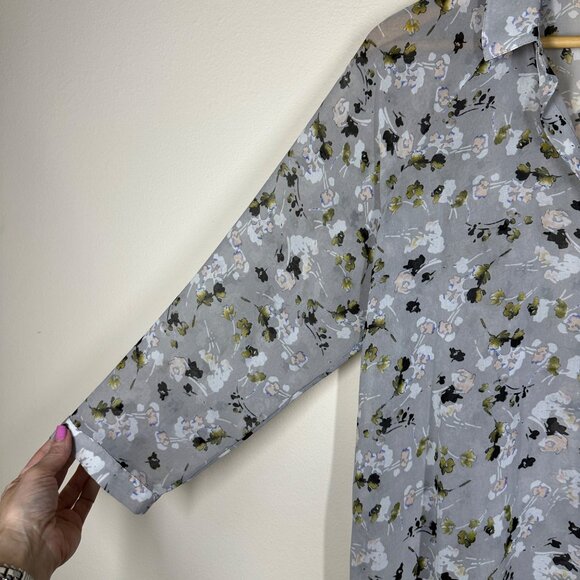 CAbi Floral Sheer Button Up Matinee Top Gray Womens Size M Relaxed Fit Office - Picture 3 of 6